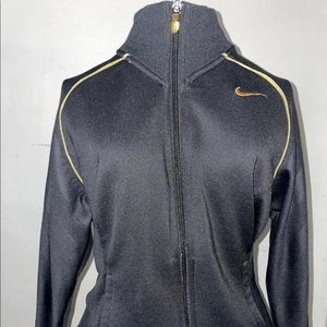 Sporty slim fitted sweater